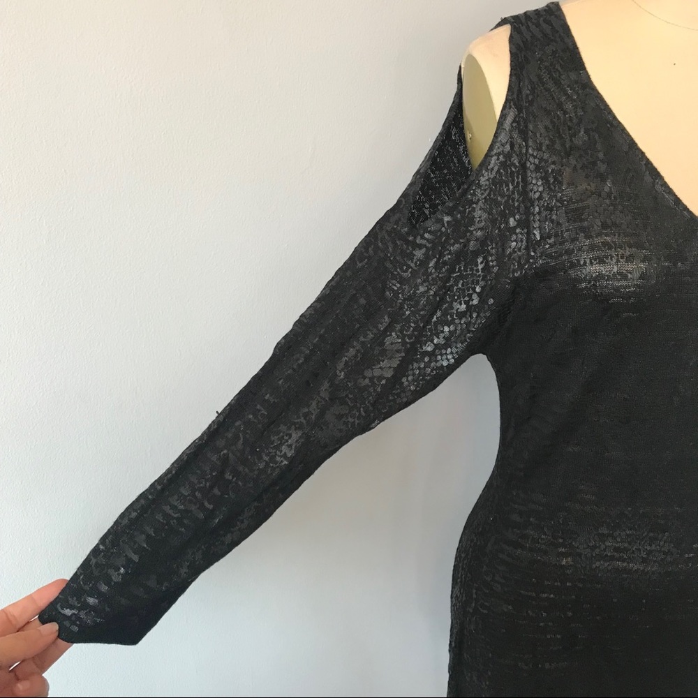 Cache Cold Shoulder Top - Picture 6 of 8